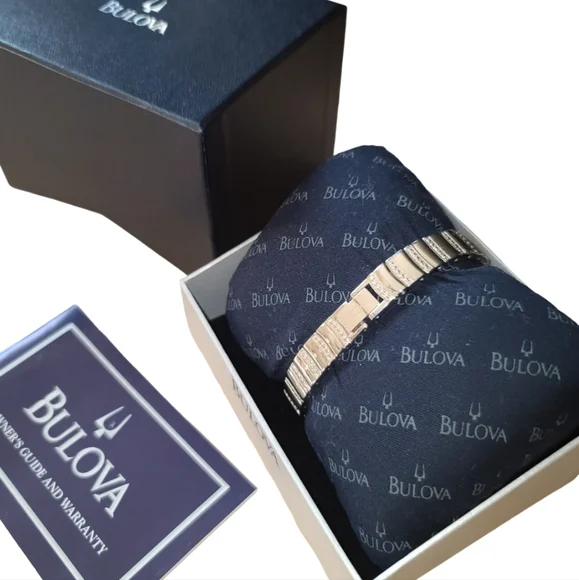 Bulova Women's Swarovski Crystal Silver Tone Quartz Watch C899182 - Picture 4 of 7